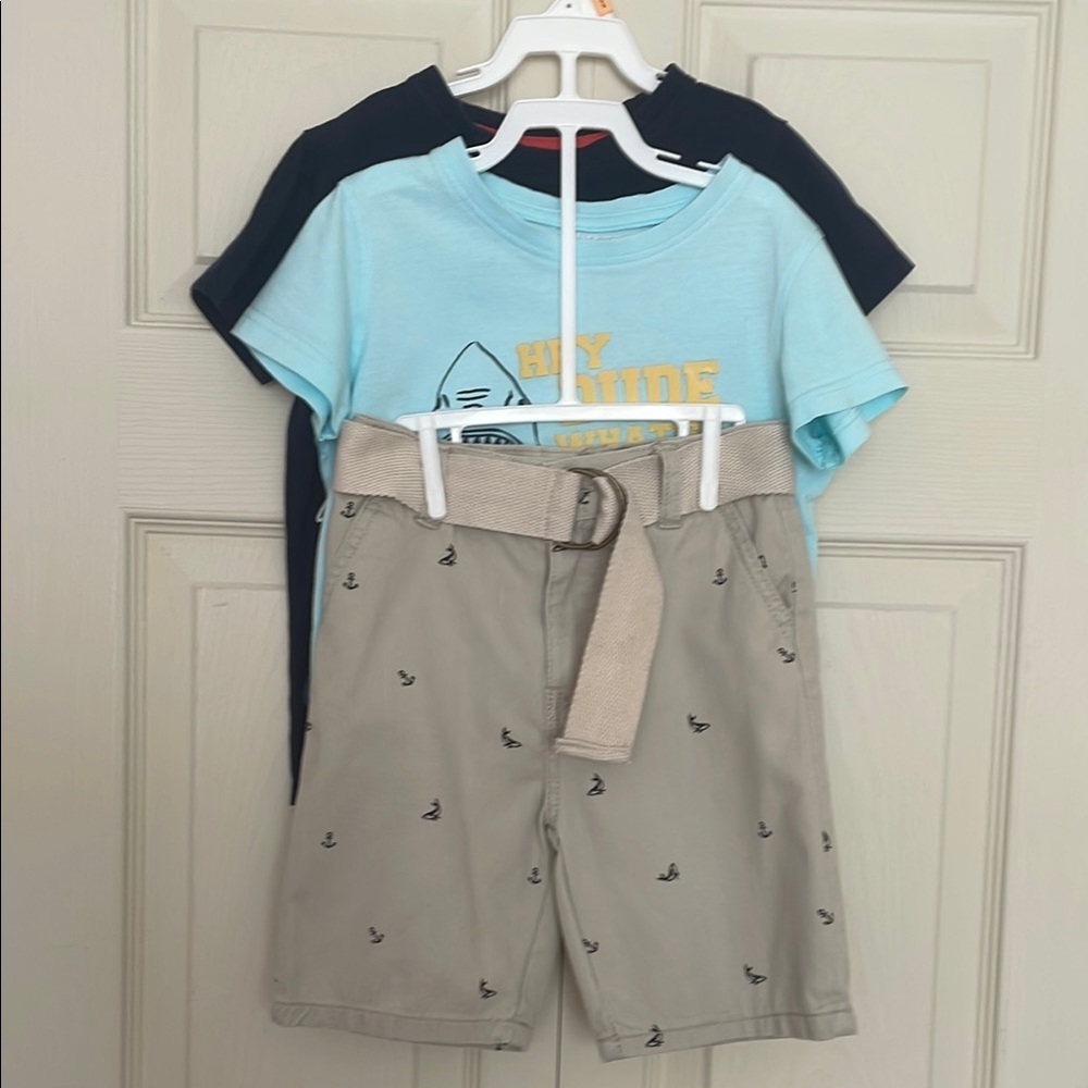 Set: 2 t-shirts, shorts